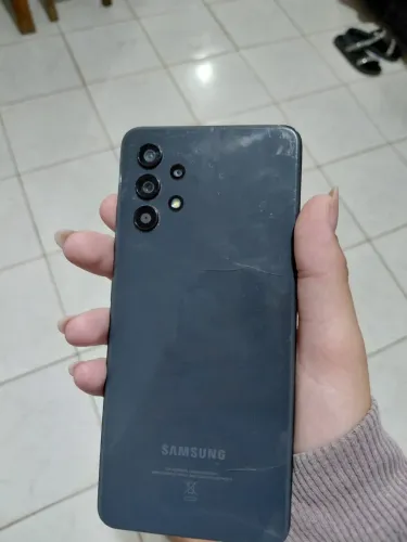 a32 128g nunca trocado peças com apenas marcas de uso e trincado atrás ,550