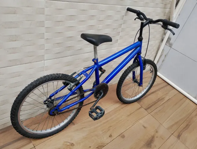 Vendo Bicicleta semi nova para criança