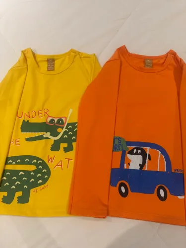 2 blusas com proteção solar Up baby 4 anos