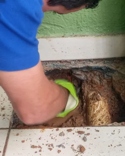 Pedreiro Caça vazamentos