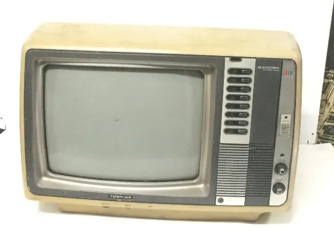 TV DE TUBO ANTIGA TOSHIBA