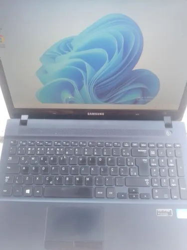 Notebook samsung i5-3110 8gb de memória HD 750, Windows 11, placa de vídeo 2gb dedicada