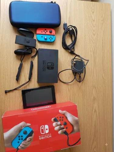 Nintendo Switch V2 Completo + 2 Joy-Con + Dock + Case | Seminovo