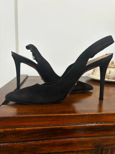 Scarpin preto AreZZO