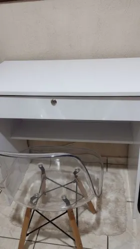 Escrivaninha Branca Compacta com Gaveta e Chave