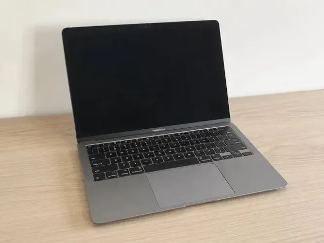Macbook M1 - Apple