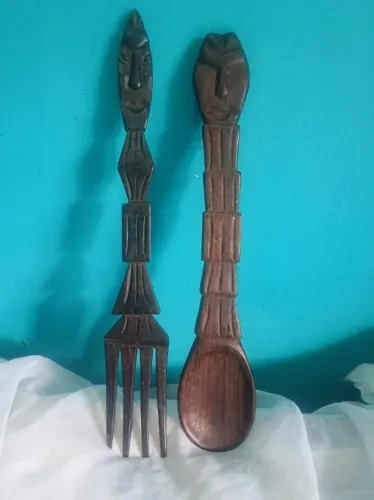 Antigo par de de talheres decorativos de parede em madeira nobre