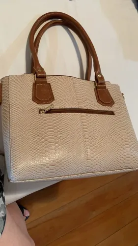 Bolsa bege de couro legítimo