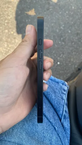 iPhone 16e
