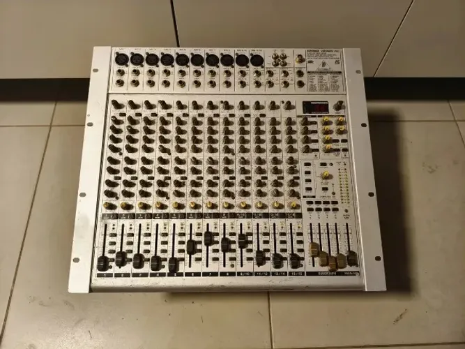 Mesa De Som Behringer Eurorack Ub2442fx-pro