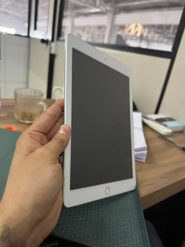iPad modelo A1883 (Sexta geração) 2018 32GB branco