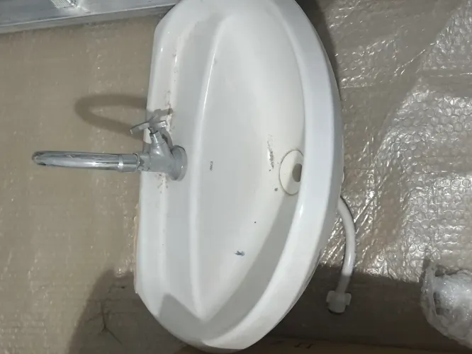 Vendo lavatório mais torneira 