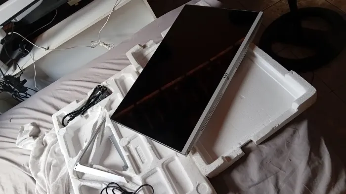 Monitor hq 26 polegadas defeito no cabo flat