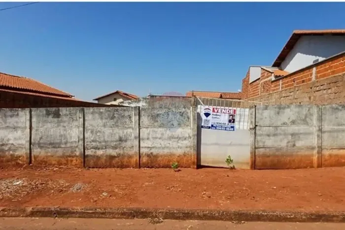 Terreno À Venda, Com Ótima Localização No Bairro Brasil Em Ituiutaba-MG.