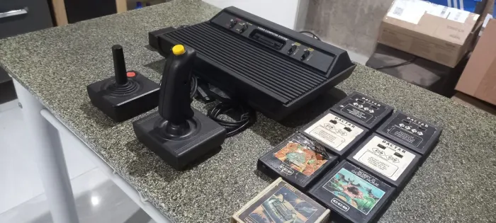 Atari 2600 original + 19 jogos + 2 joysticks