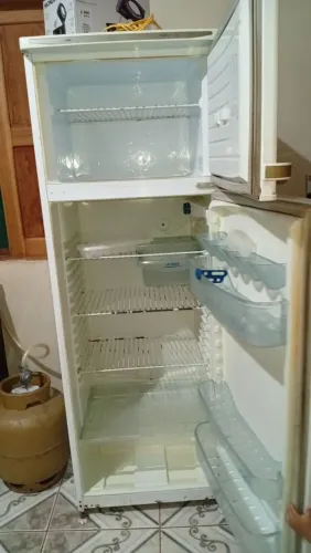 Vendo geladeira funcionando tudo