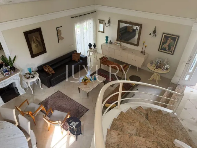 Casa com 358 m², 4 quartos sendo 4 suítes à venda no bairro Alto de Pinheiros.