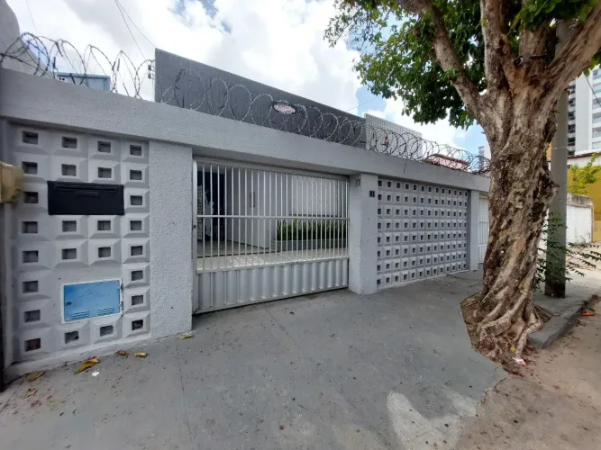 Casa para fins comerciais próx. Av. 13 de Maio, com 330m² esse imóvel oferece um endereço