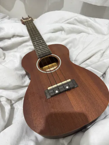 UKULELE VOGGA SOPRANO - ÓTIMO ESTADO