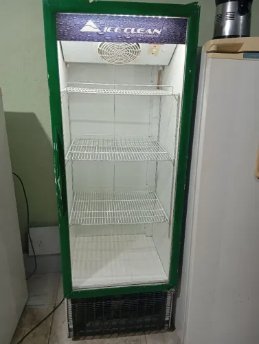Vendo um frizzer Esposito funcionando perfeitamente bairro nova Almeida serra *
