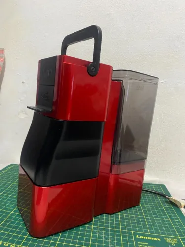 Máquina de café expresso três corações