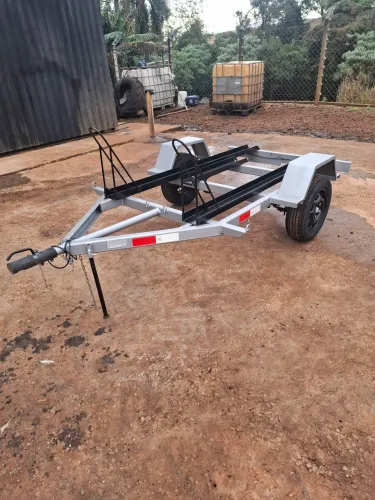 Carretinha semi nova 