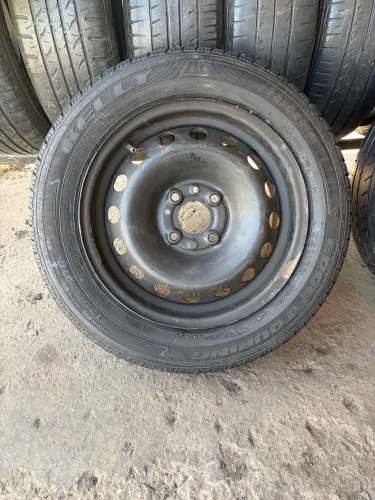 Roda 14 da Fiat com pneu 