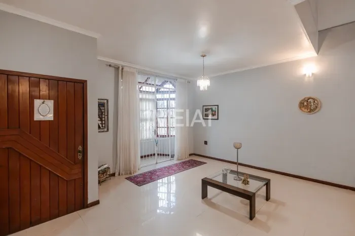 CASA COM PISCINA NO JARDIM LINDÓIA!