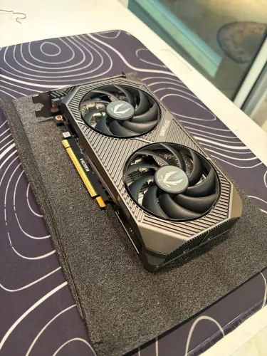 PARA VENDER RÁPIDO: Placa de Vídeo RTX 5050 8GB Zotac Gaming GeForce Twin Edge OC