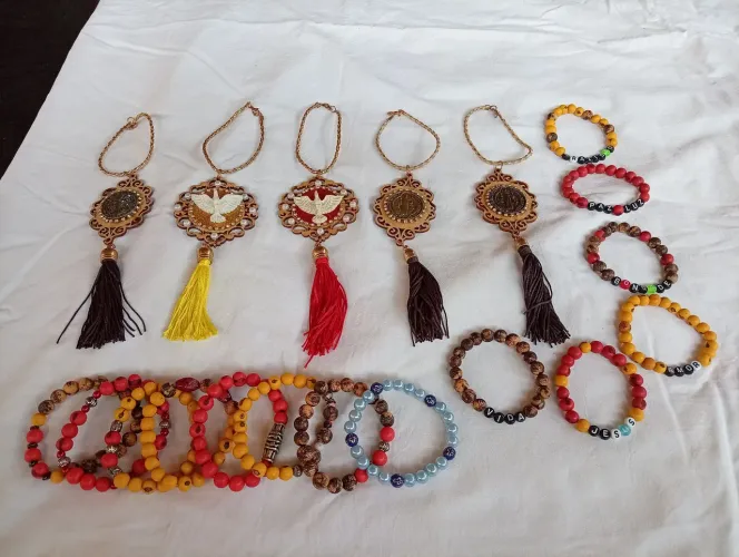Adorno para carros e pulseiras