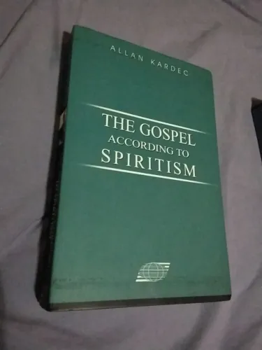 Dois livros espíritas em inglês The spirits book e The gospel according to spiritism.