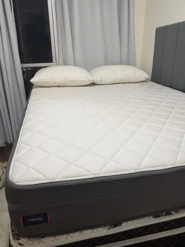Cama box de casal + travesseiros