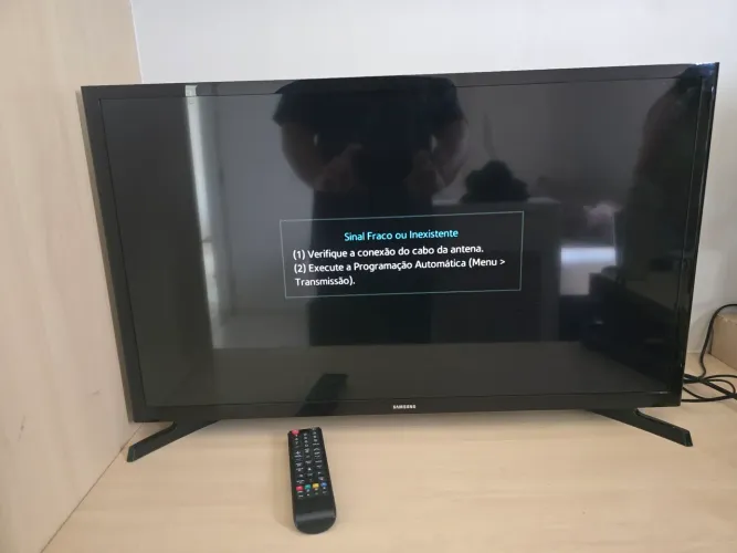 TV Smart Samsung UN32J4300 32 polegadas com controle