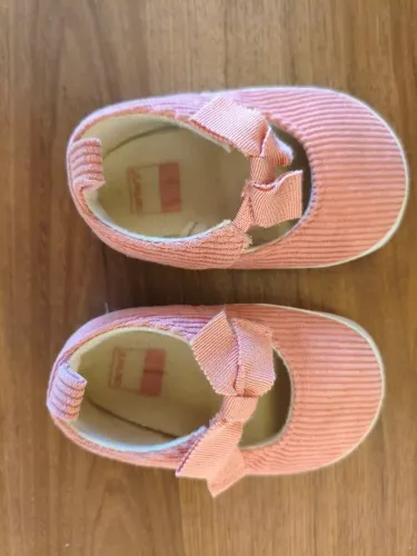 Sapato infantil da marca Carter's