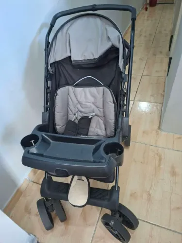 Carrinho de bebê semi novo