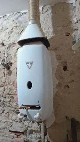 Aquecedor Junker 9L branco em perfeito estado.