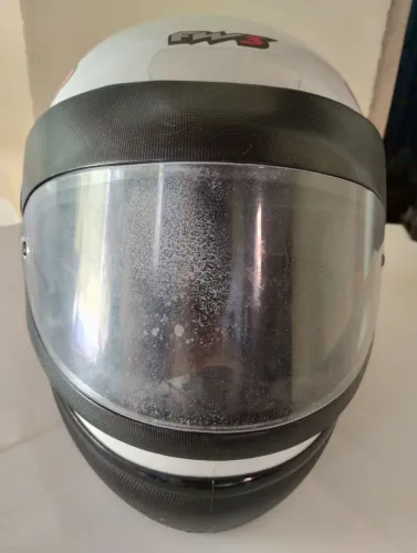 Capacete feminino , tamanho 56 . não aceito trocas.