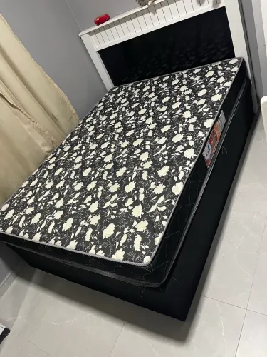 Vendo base cama box e colchão casal nunca usado valor 500 reais