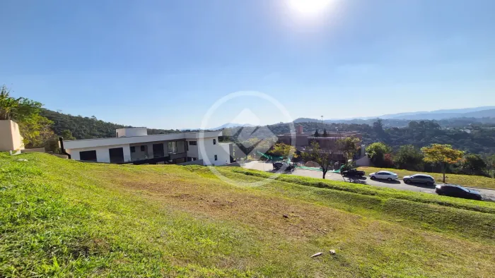 Terreno em aclive, 490mts, condomínio clube em Alphaville codigo: 137043