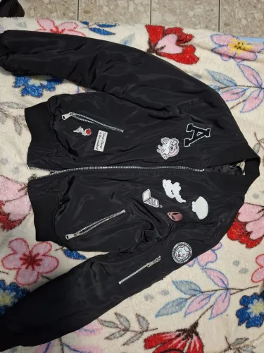 Jaqueta casaco AISHYT P usada com patches ótima costura e quentinha, jaqueta pra frio
