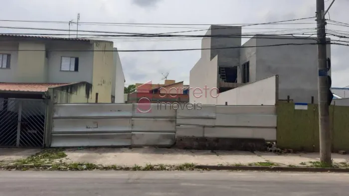 Oportunidade de investimento, terreno com possibilidade mista (Comercial ou Residencial)