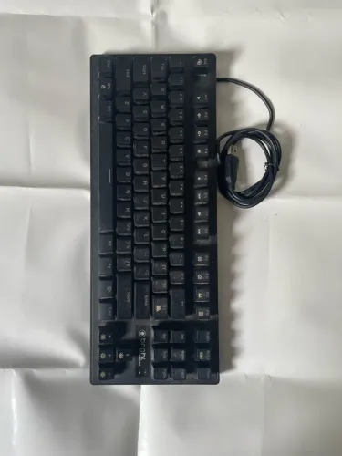 teclado mecânico da marca Bright Gamers com iluminação RGB e switch azul
