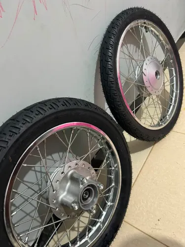 Par de rodas novas com pneus novos Vipal da pop 110