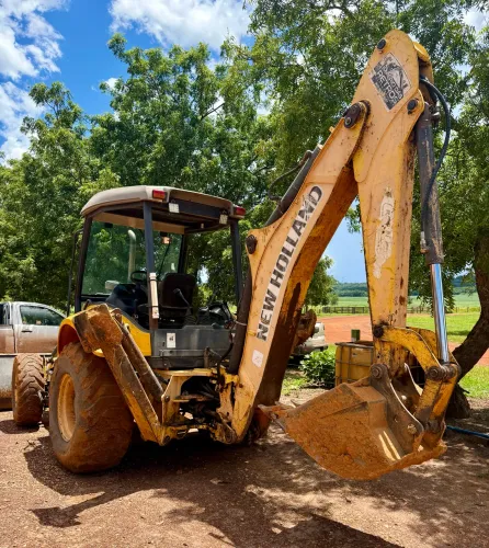 Retroescavadeira New Holland B95 2014