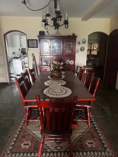Conjunto mesa e cristaleira