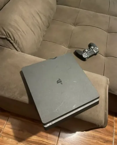 Ps4 slim 1 terá