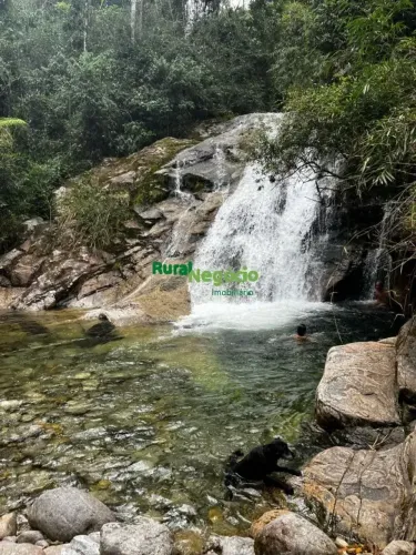TERRENO COM MATA E ACESSO Á CACHOEIRA EM ENG.PASSOS-RJ