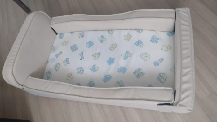 Mini berço montessoriano bege