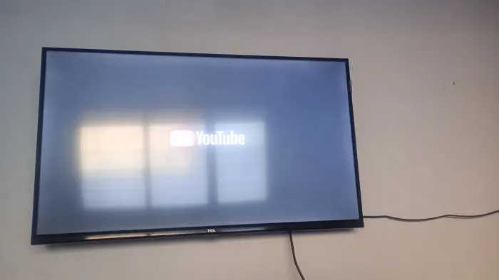 Vendo tv smart TCL 32 4 meses de uso nova nova nota fiscal e na garantia sistema Android j