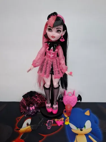 Draculaura Core Básica Monster High